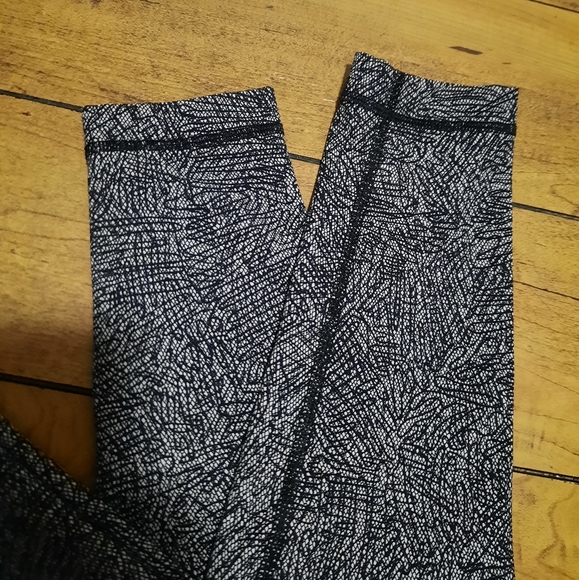 Lululemon Wunder Under Pant III, Line Up White Black, Size 4 - Picture 12 of 12